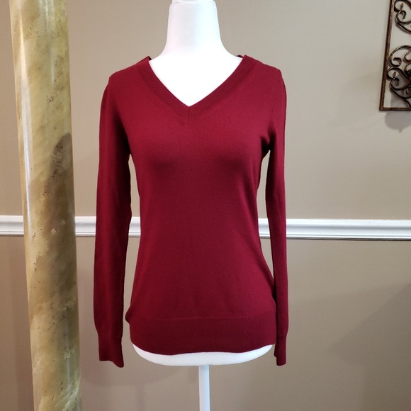 Red Banana Republic v-neck merino wool sweater - Picture 7 of 7
